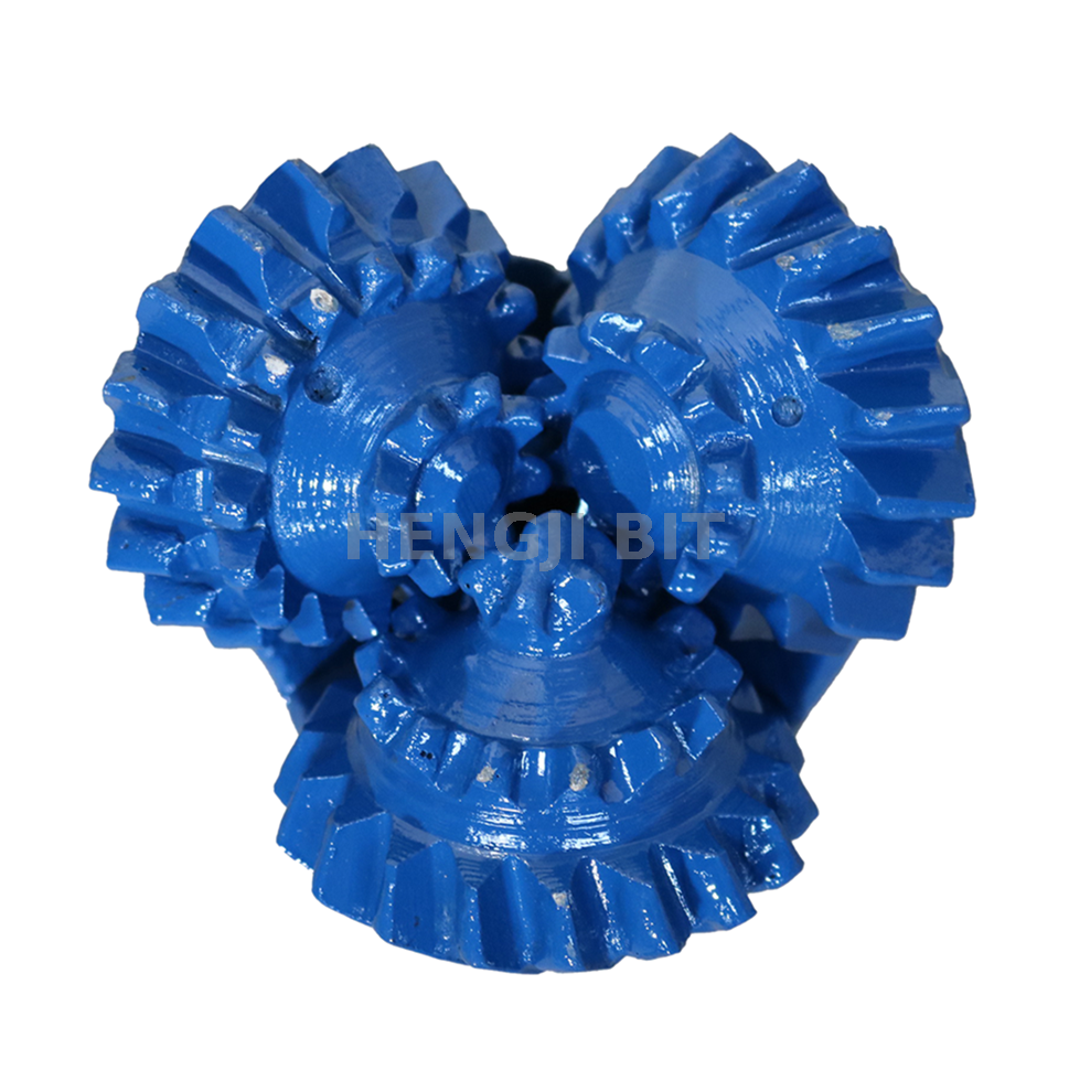 Broca de rodillo tricónica de dientes de acero IADC 217 de 4 3/4'' 120,7 mm